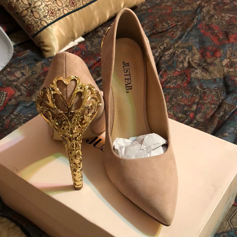 Blush with gold heeled pumps